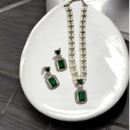 Pearl and Emerald necklace set